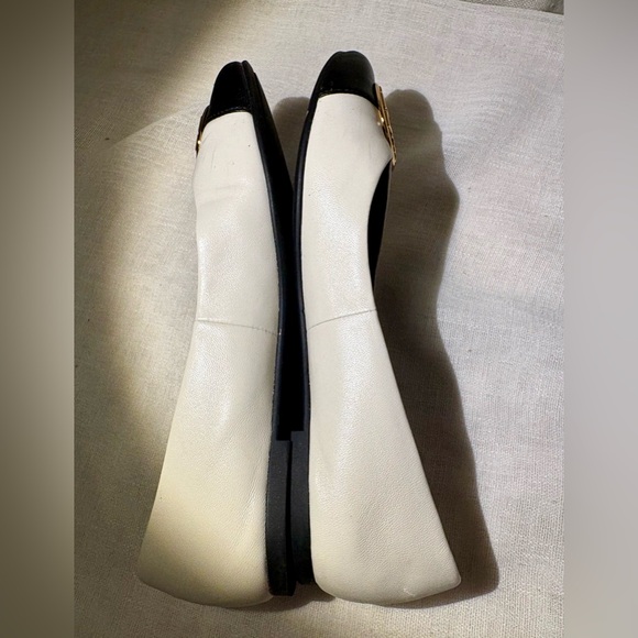 Tory Burch Chelsea Cap-Toe Ballet Flats Ivory Black Gold Logo Leather 8 Like New - Picture 10 of 12